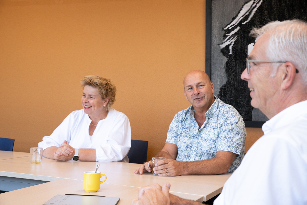 medewerker-amarant-in-overleg-met-consultants